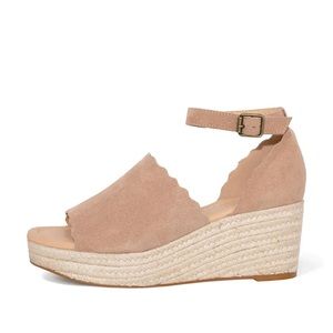 VICI | Scalloped Wedge
